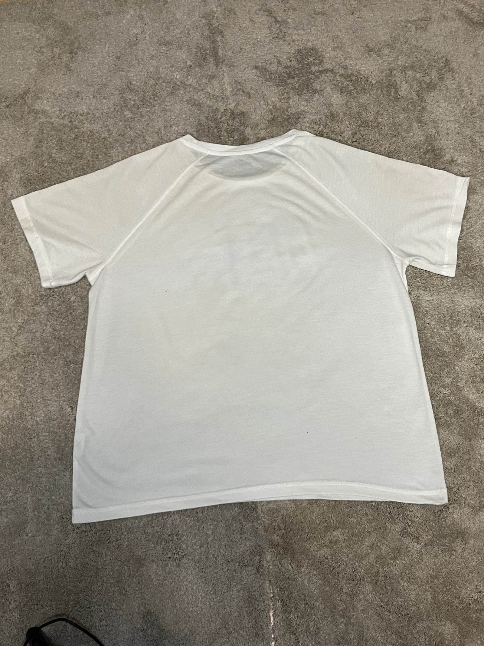 Camiseta branca puma oversize unissex sport com logo cinza e lilás – photo 7